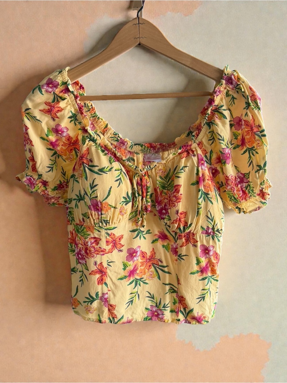 No Boundaries Yellow Floral Puff-Sleeve Crop‎ Top